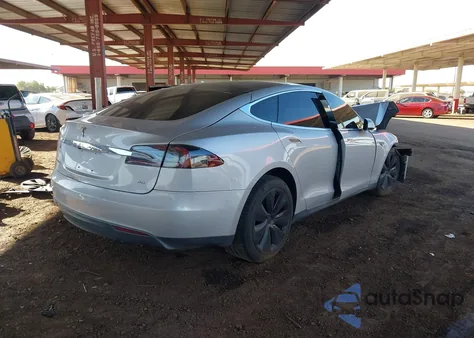 2013 Tesla Model S z USA, uszkodzony, nr VIN 5YJSA1AG5DFP08419